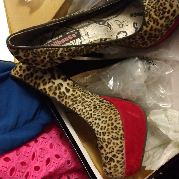 DOLLHOUSE SIZE 5.5 LEOPARD PRINT PUMP - Picture 4 of 17